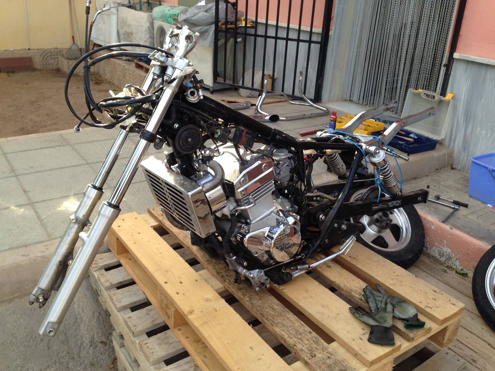 CSR 250 desmontada sobre palet