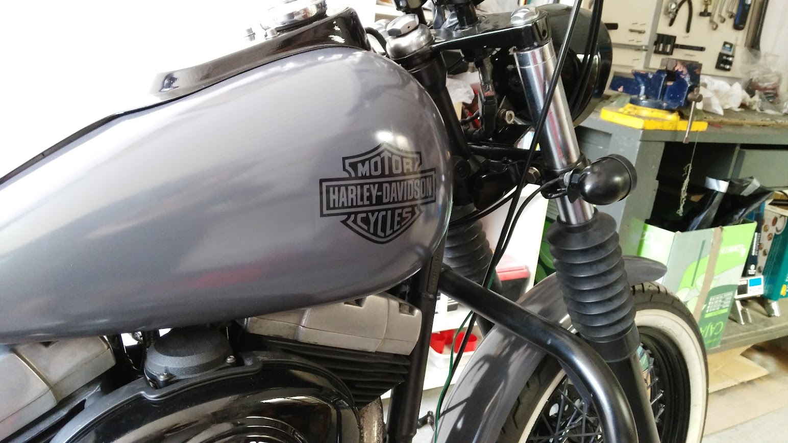 Depósito de gasolina pintado y con vinilo